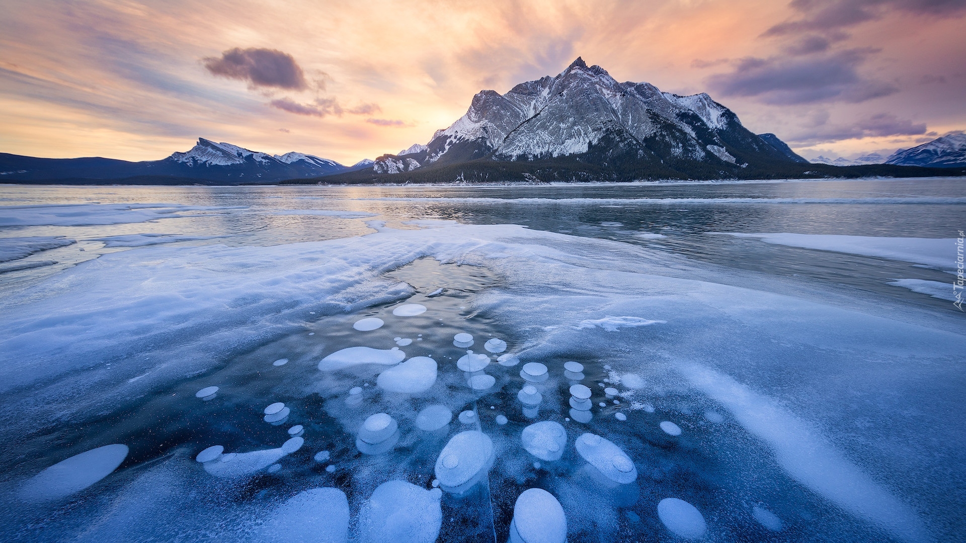 Góry, Canadian Rockies, Zima, Zamarznięte, Jezioro, Abraham Lake, Lód, Alberta, Kanada