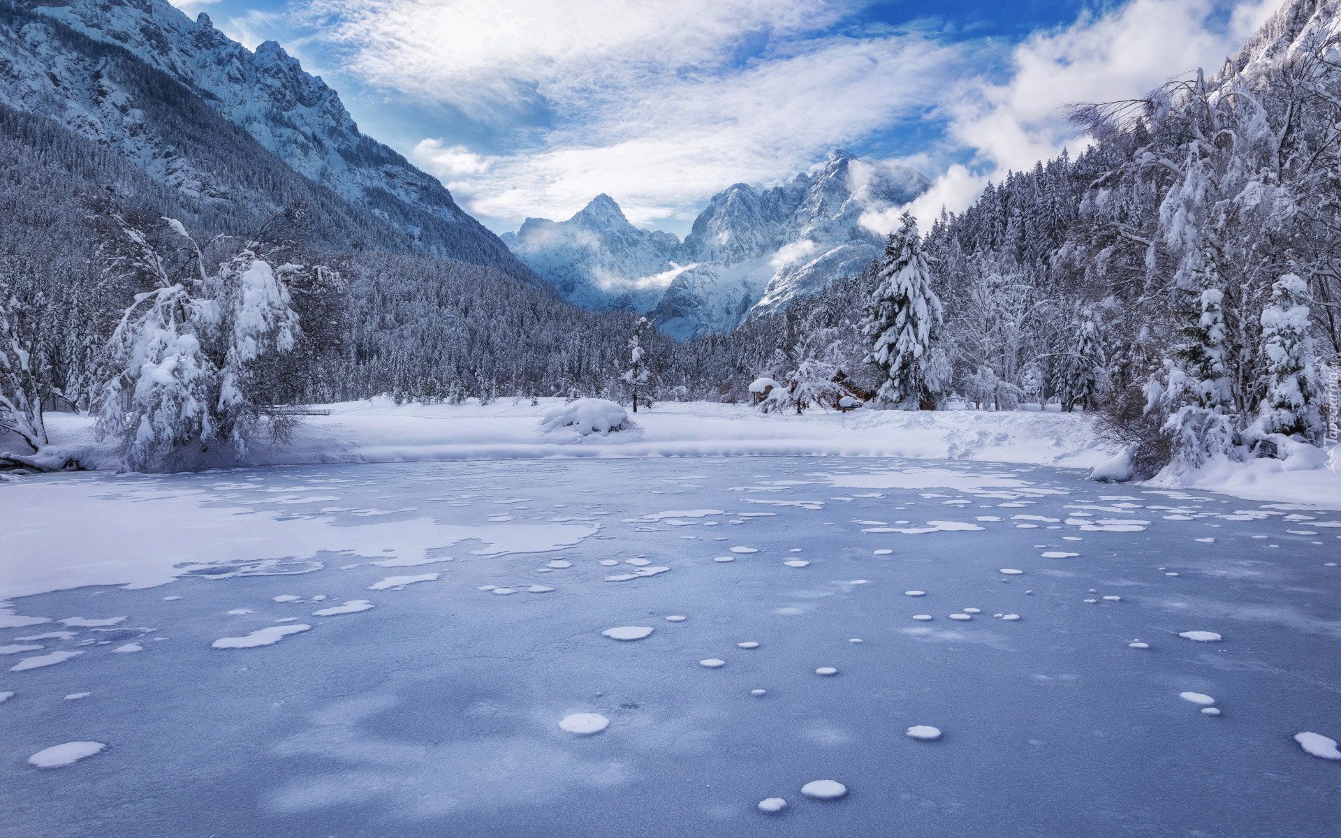 Zima, Jezioro Jasna, Lasy, Drzewa, Góry, Alpy Julijskie, Kranjska Gora, Słowenia