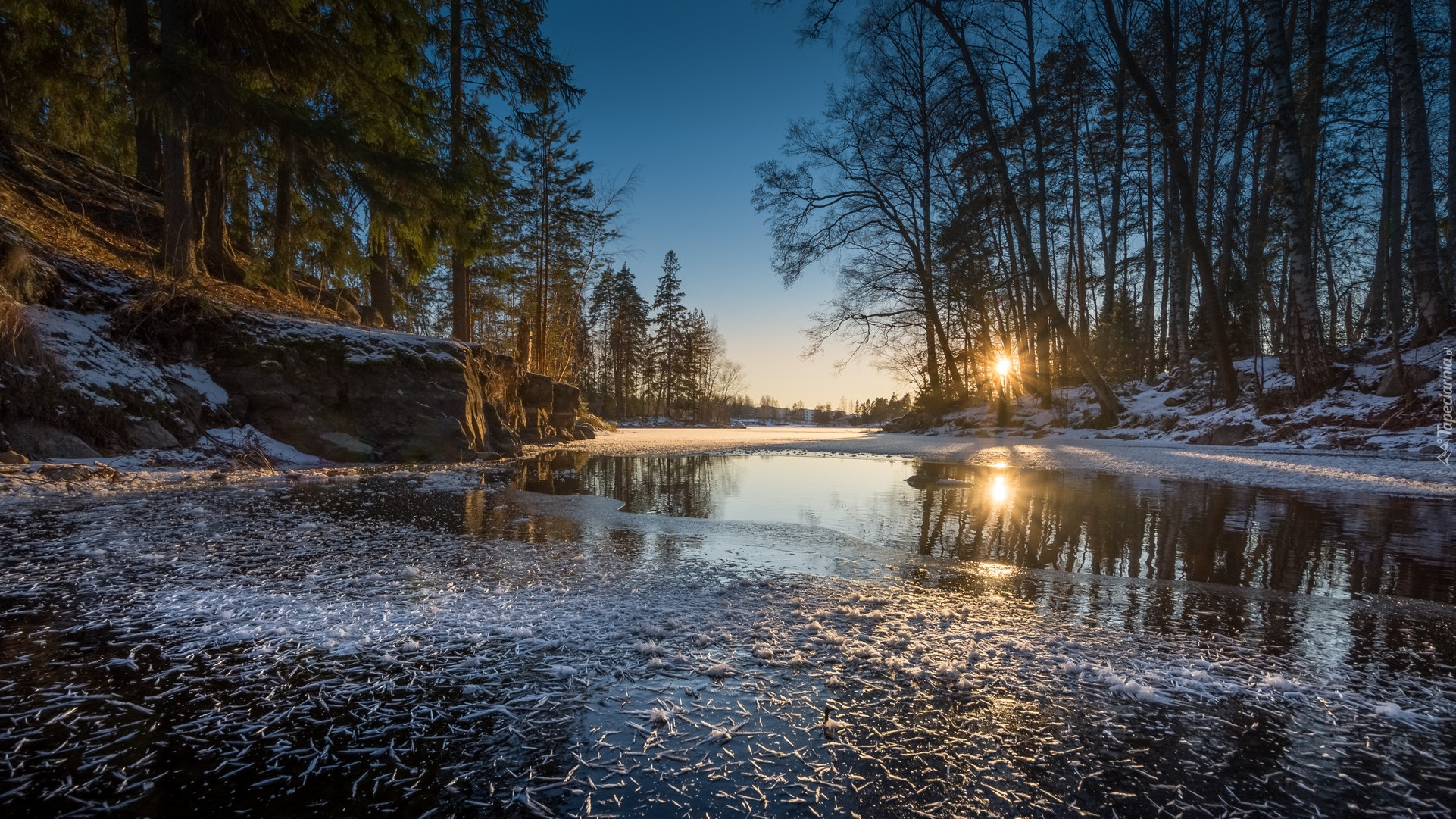 Finlandia, Region Pirkanmaa, Valkeakoski, Kanał, Zima, Rzeka, Drzewa, Promienie słońca