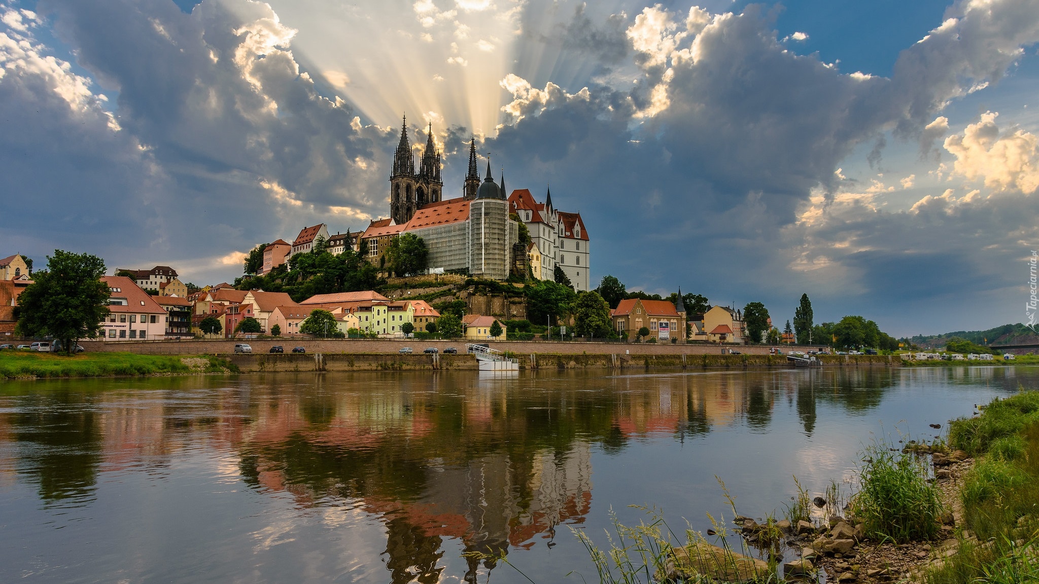 Rzeka Łaba, Zamek Albrechtsburg, Domy, Chmury, Drzewa, Miśnia, Niemcy