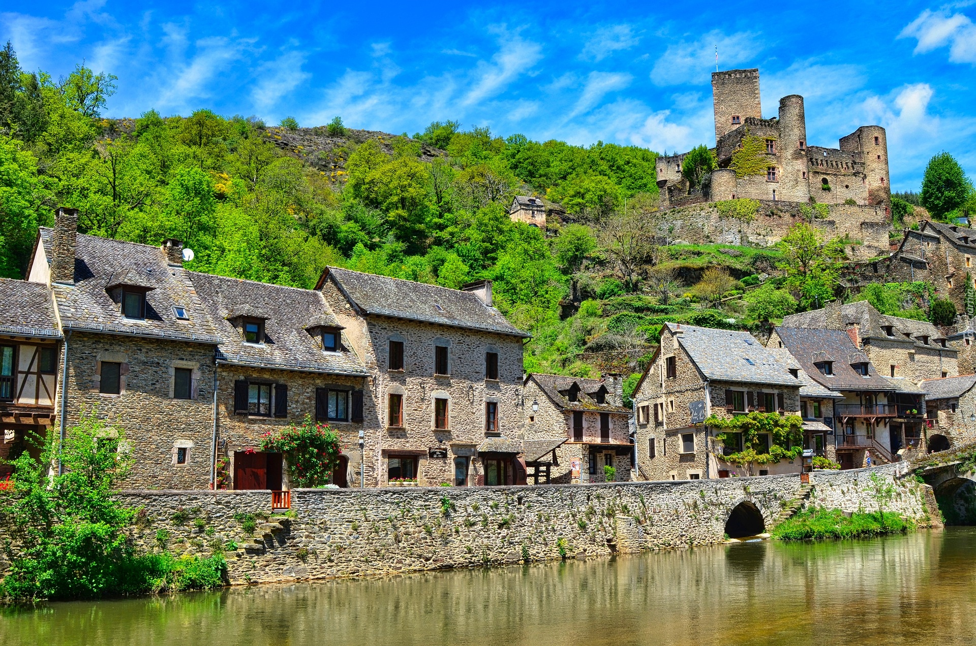 Francja, Belcastel, Rzeka Aveyton, Domy, Zamek Belcastel