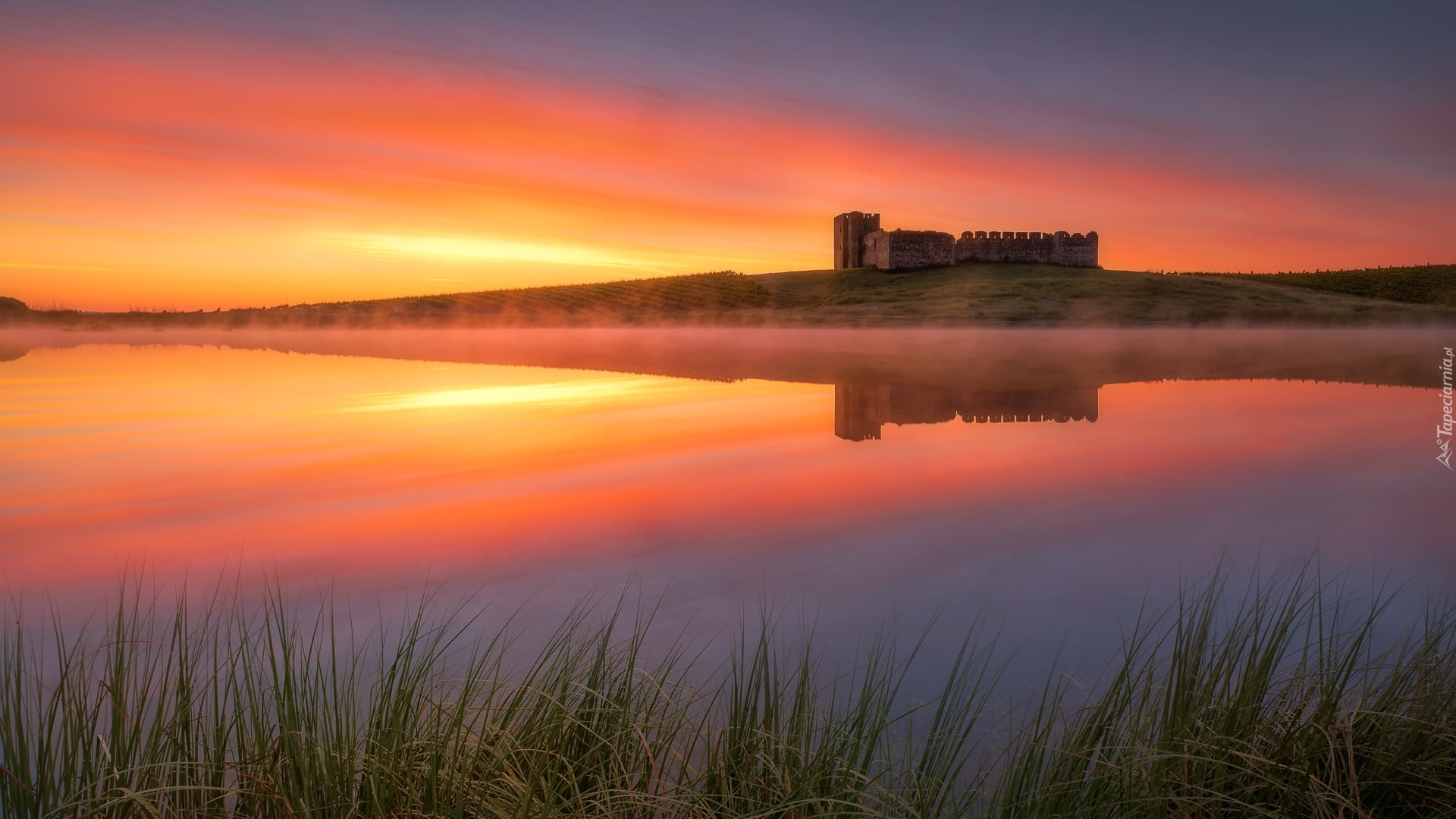 Portugalia, Evora, Zamek, Castelo de Valongo, Jezioro, Wschód słońca, Mgła