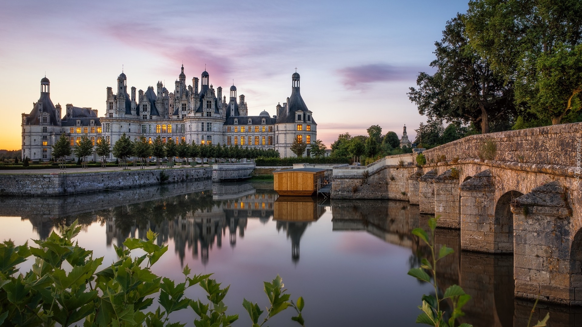 Francja, Chambord, Rzeka Cosson, Zamek, Chateau de Chambord, Most, Drzewa