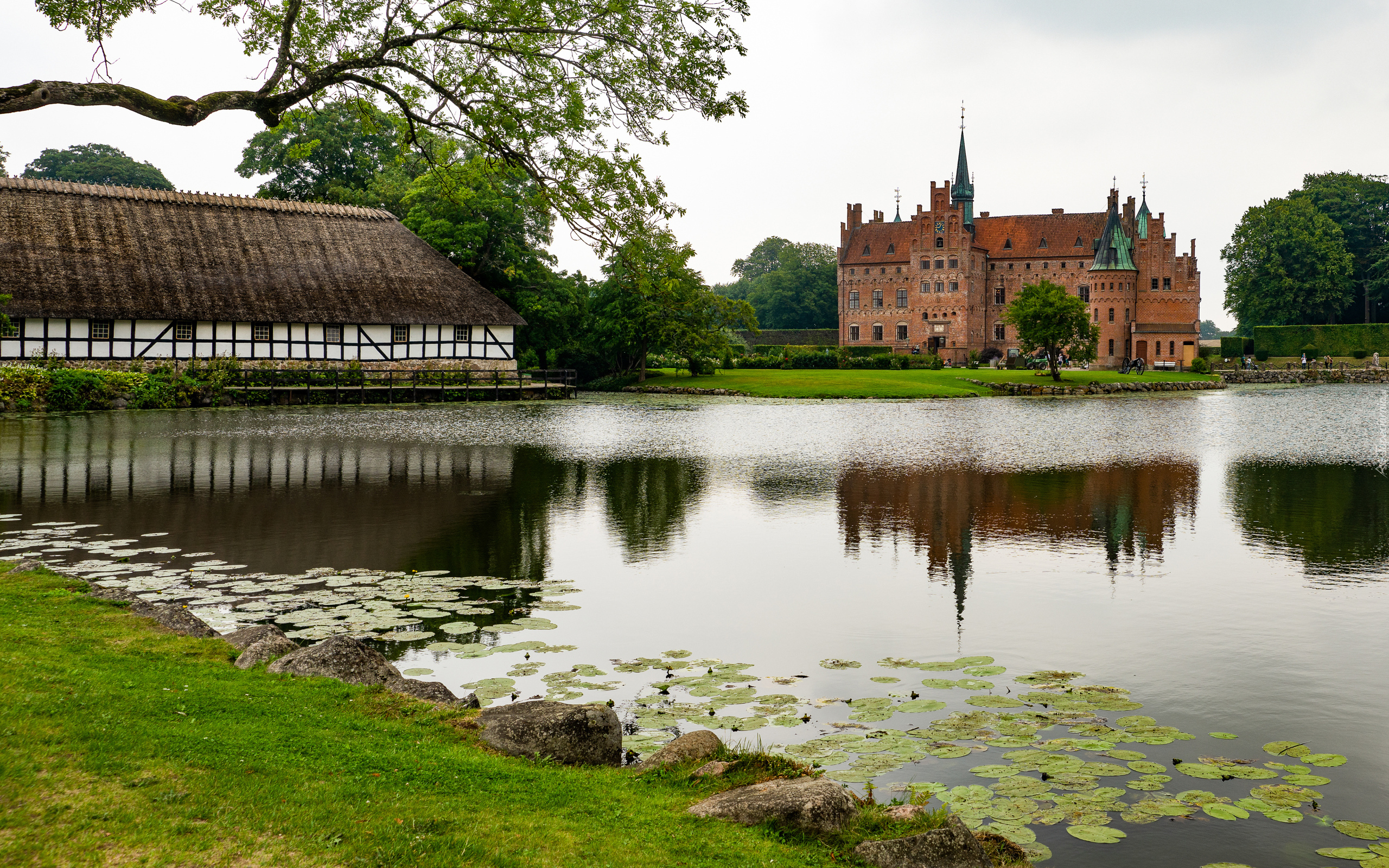 Zamek Egeskov, Staw, Kvaerndrup, Wyspa Fionia, Dania