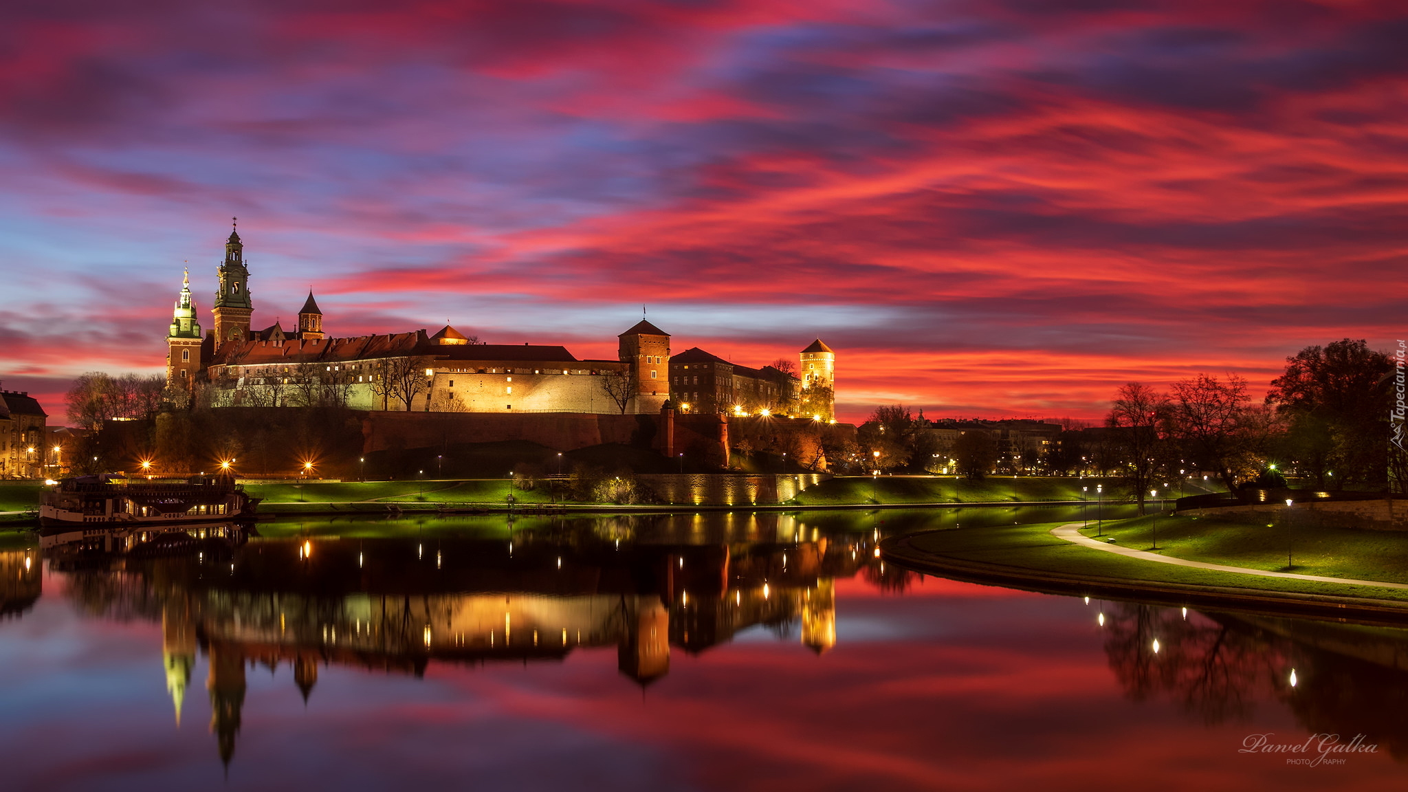 Polska, Kraków, Oświetlony, Zamek Królewski na Wawelu, Wawel, Rzeka Wisła, Odbicie, Zachód słońca