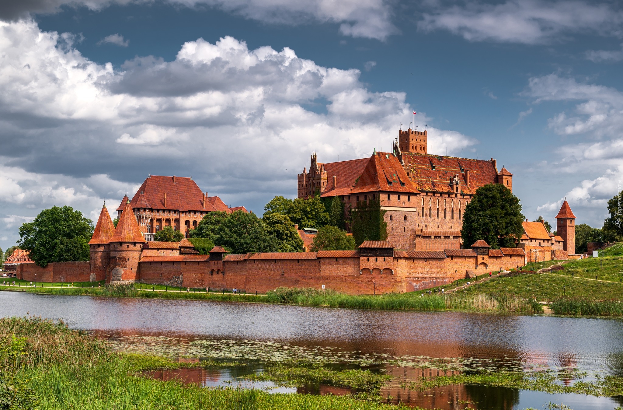 Zamek w Malborku, Zamek Krzyżacki, Zabytek, Rzeka Nogat, Odbicie, Malbork, Polska