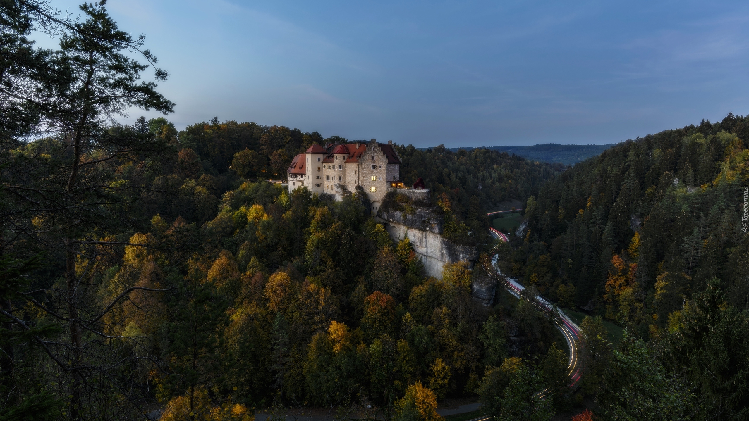 Zamek Rabenstein, Wzgórza, Góry Rudawy, Drzewa, Lasy, Droga, Zmierzch, Jesień, Chemnitz, Saksonia, Niemcy