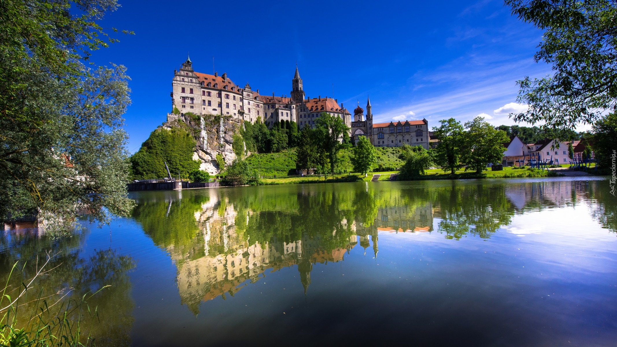 Zamek Sigmaringen, Rzeka Dunaj, Skały, Drzewa, Badenia-Wirtembergia, Niemcy