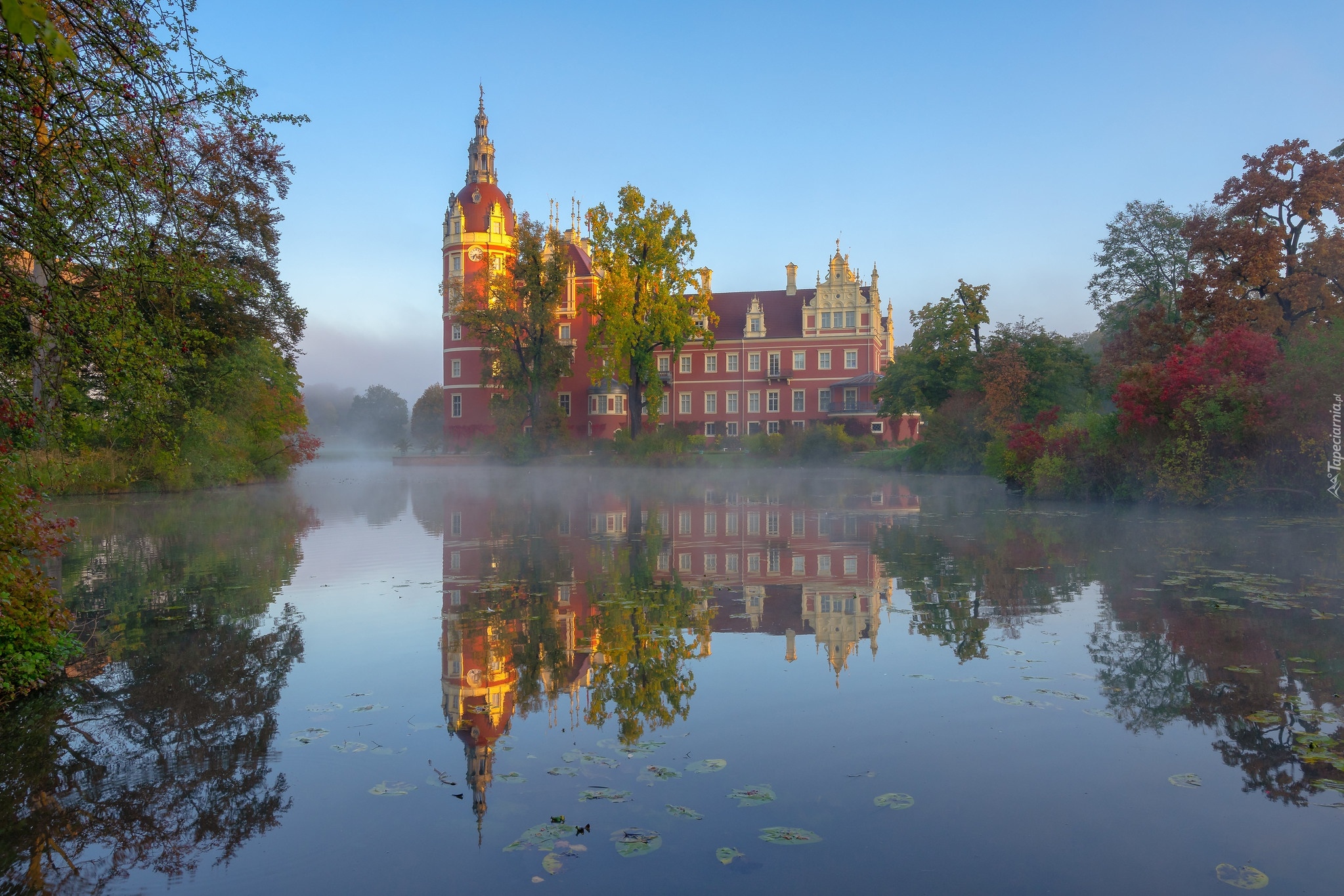 Zamek w Mużakowie, Muskau Castle, Odbicie, Nysa Łużycka, Niemcy, Saksonia