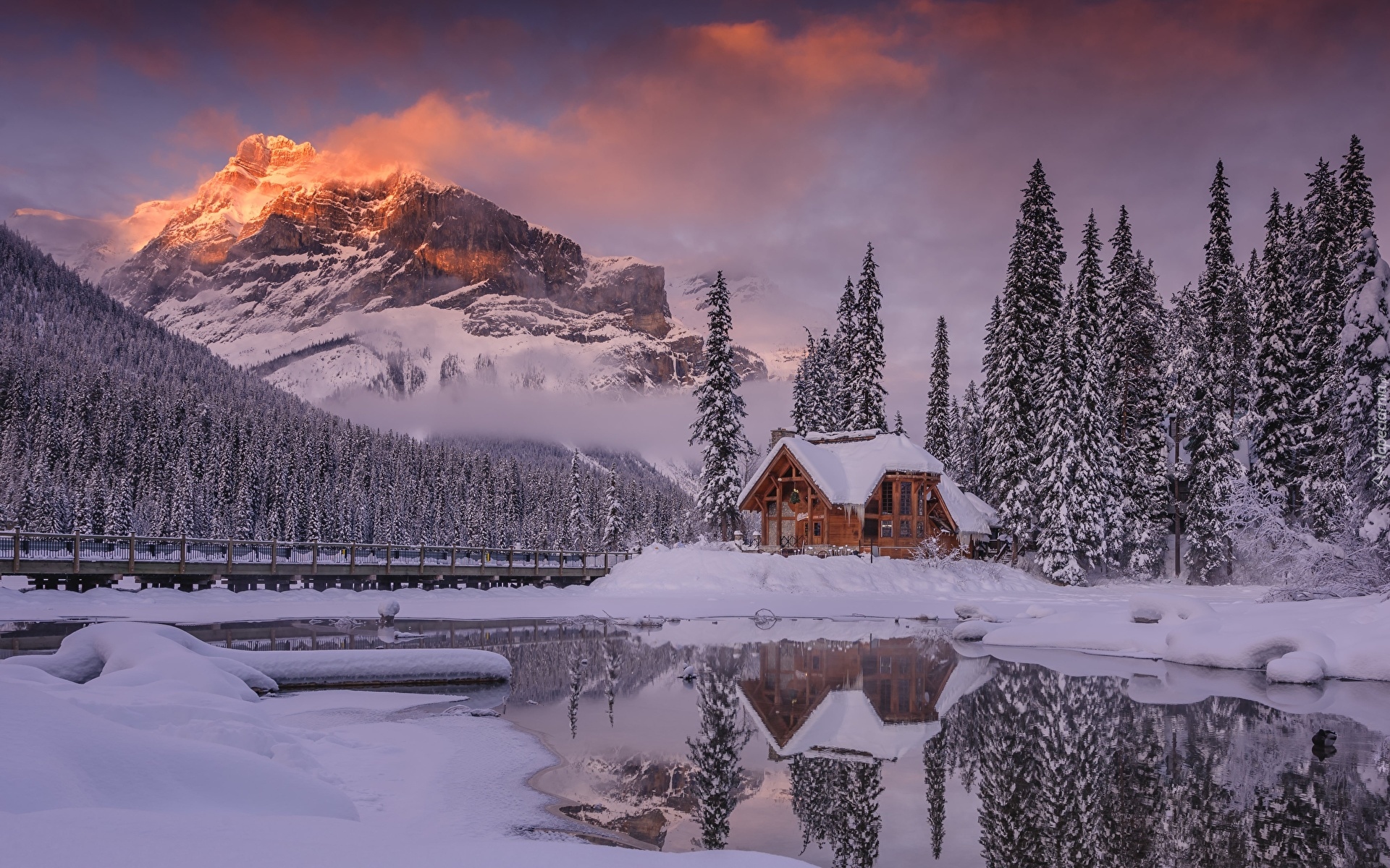 Zima, Lasy, Dom, Park Narodowy Yoho, Góry, Canadian Rockies, Jezioro Emerald Lake, Śnieg, Kanada