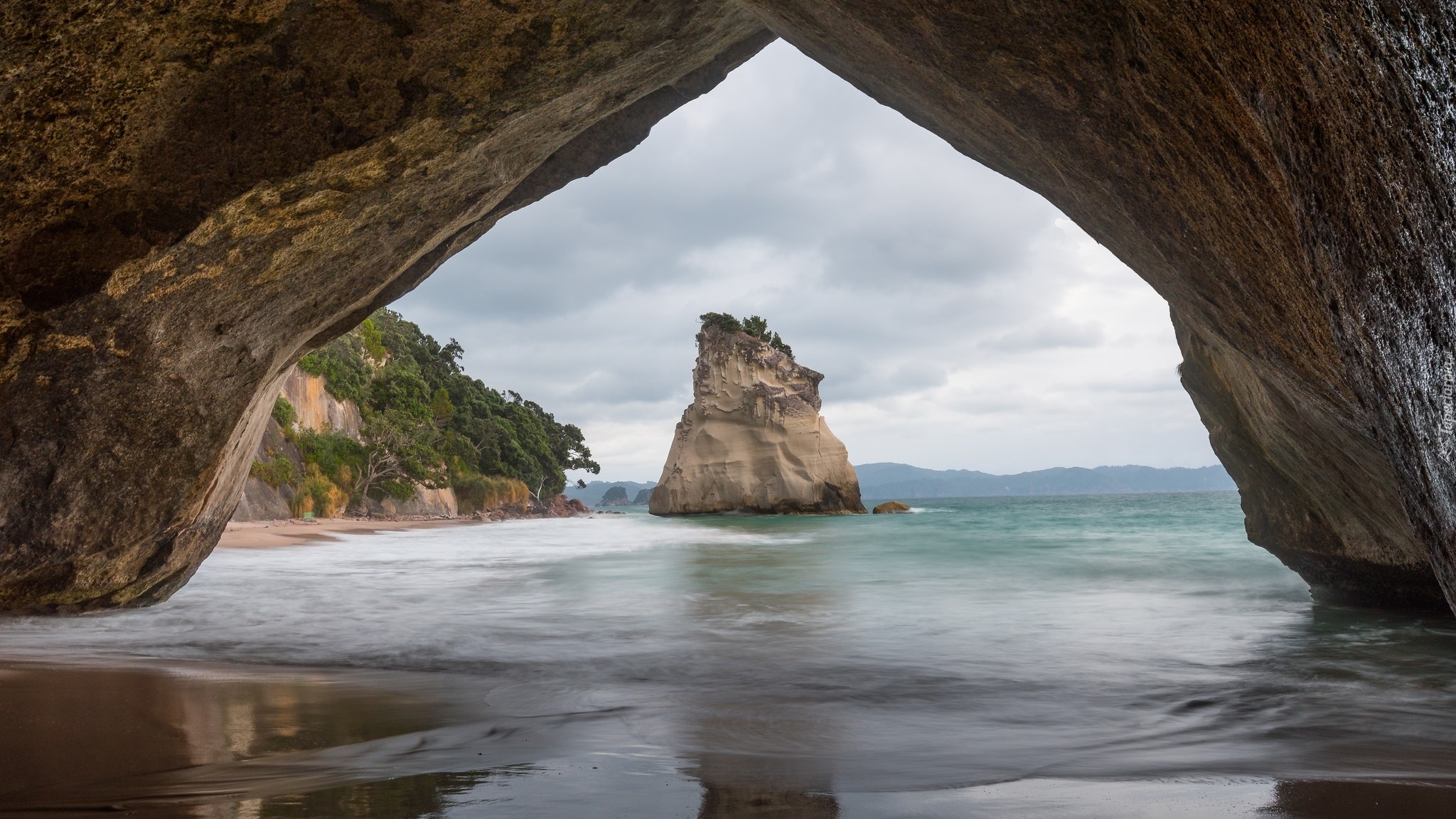 Zatoka Cathedral Cove, Jaskinia, Morze, Skały, Półwysep Coromandel, Region Waikato, Nowa Zelandia