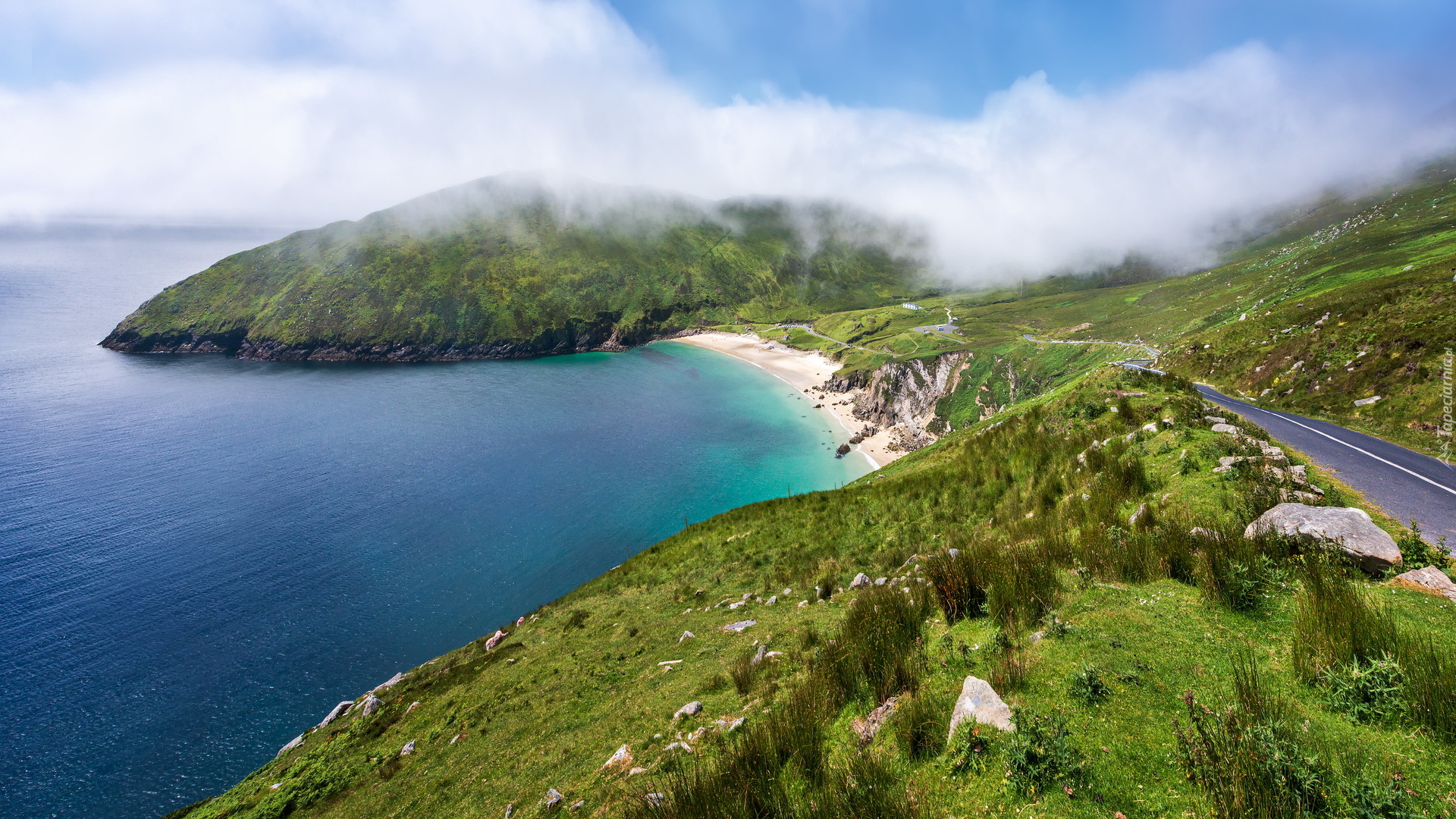 Morze, Zatoka, Keem Bay, Plaża, Keem Beach, Góry, Mgła, Droga, Wyspa Achill, Irlandia