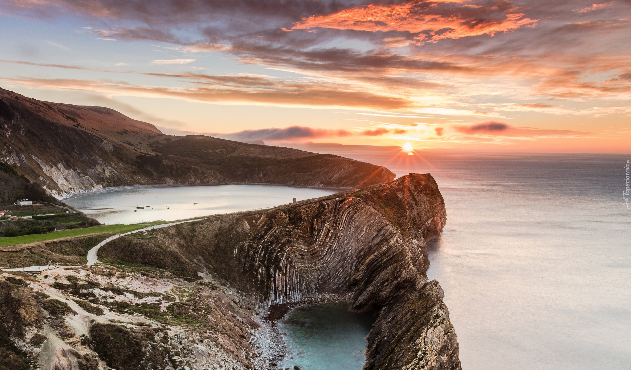 Morze, Skały, Wzgórza, Wschód słońca, Chmury, Zatoka Lulworth Cove, Hrabstwo Dorset, Anglia