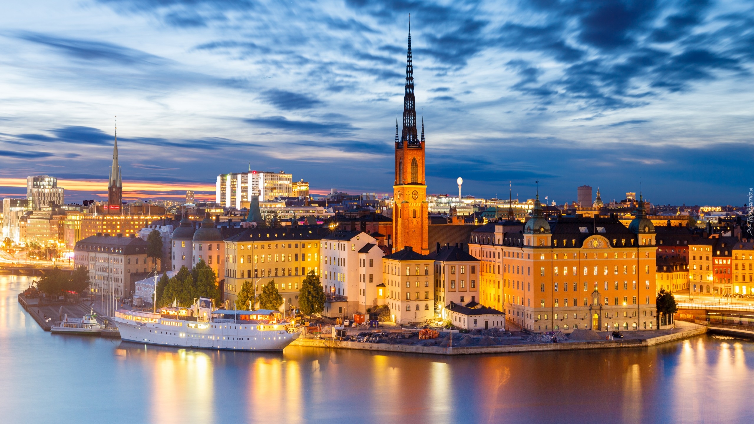 Szwecja, Sztokholm, Wyspa Riddarholmen, Zatoka Riddarfjärden, Zmierzch, Budynki, Kościół, Statek