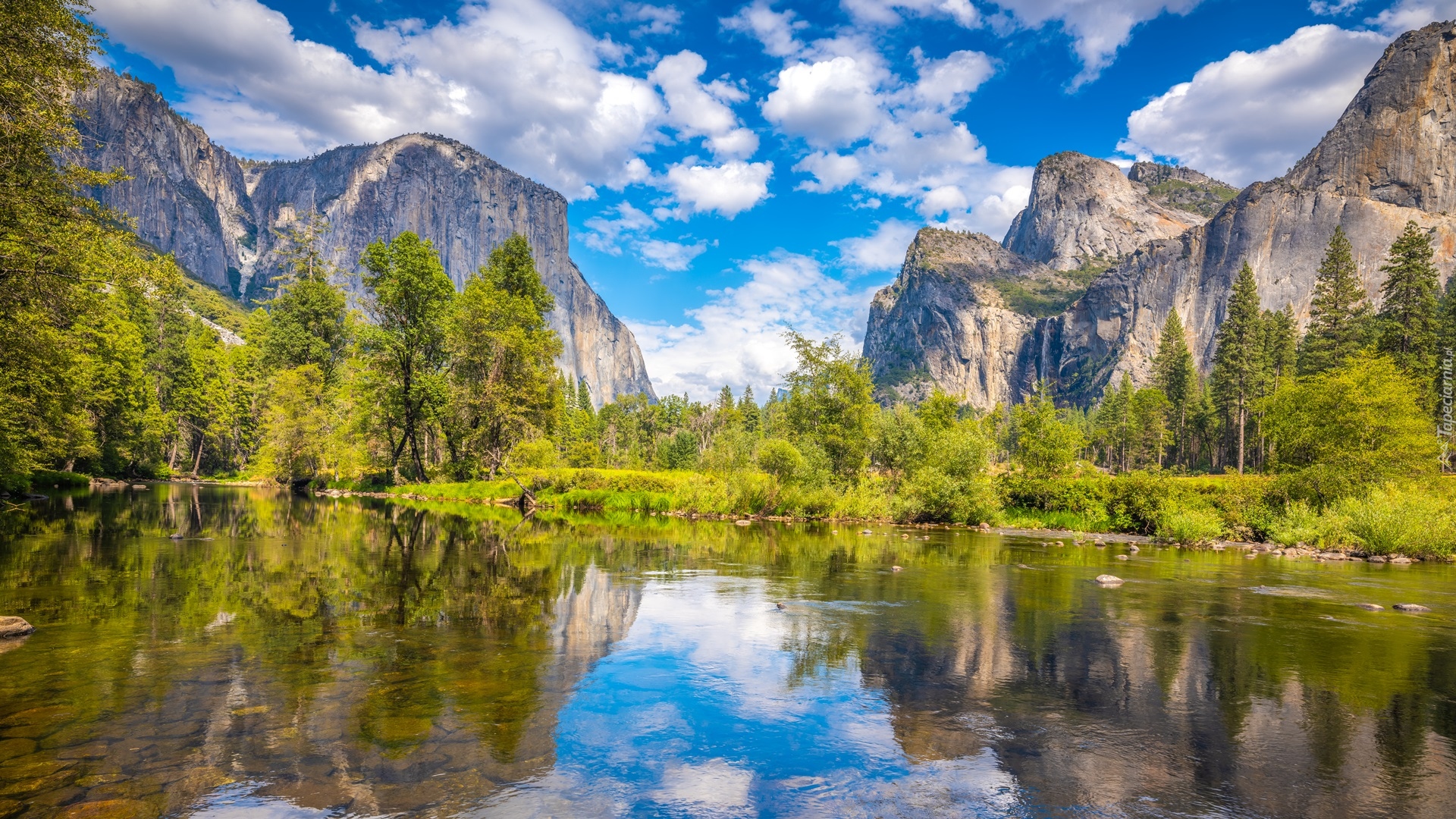 Stany Zjednoczone, Stan Kalifornia, Park Narodowy Yosemite, Rzeka Merced, Drzewa, Góry Sierra Nevada, Chmury