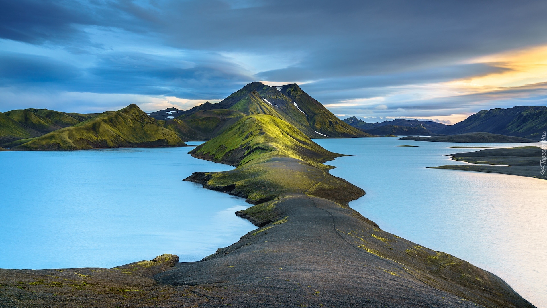 Islandia, Góry, Wzgórza, Morze, Chmury