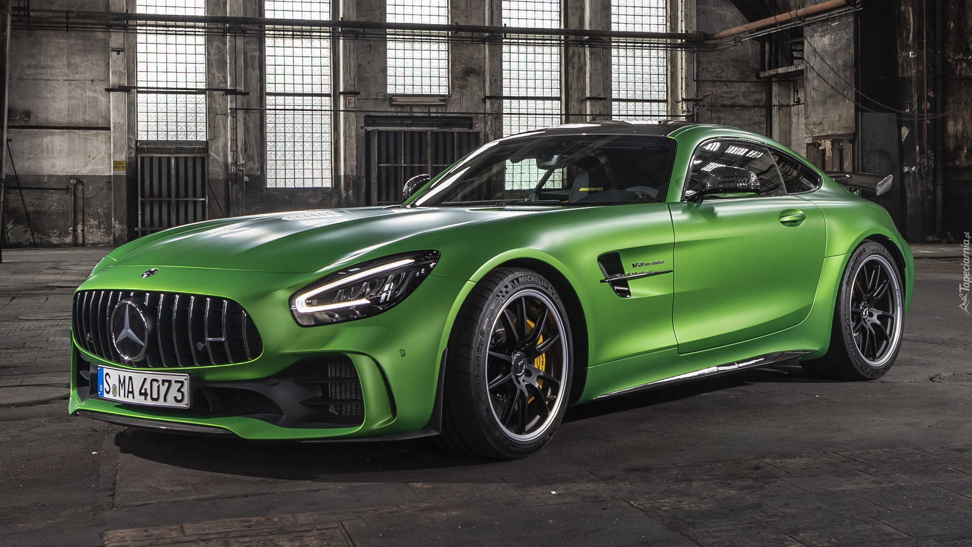 Zielony, Mercedes AMG GT R