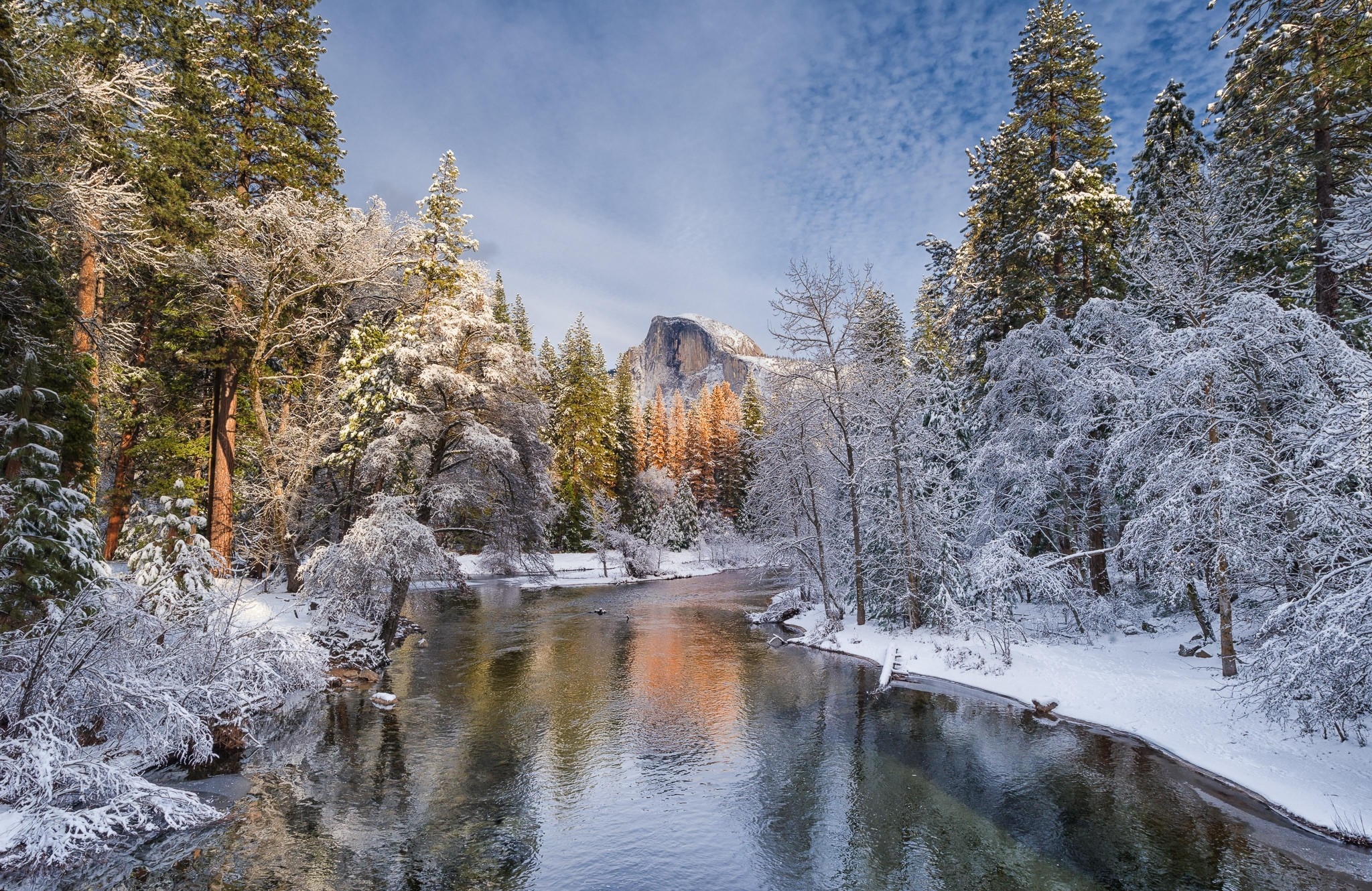 Stany Zjednoczone, Stan Kalifornia, Park Narodowy Yosemite, Zima, Rzeka Merced River, Góry, Las