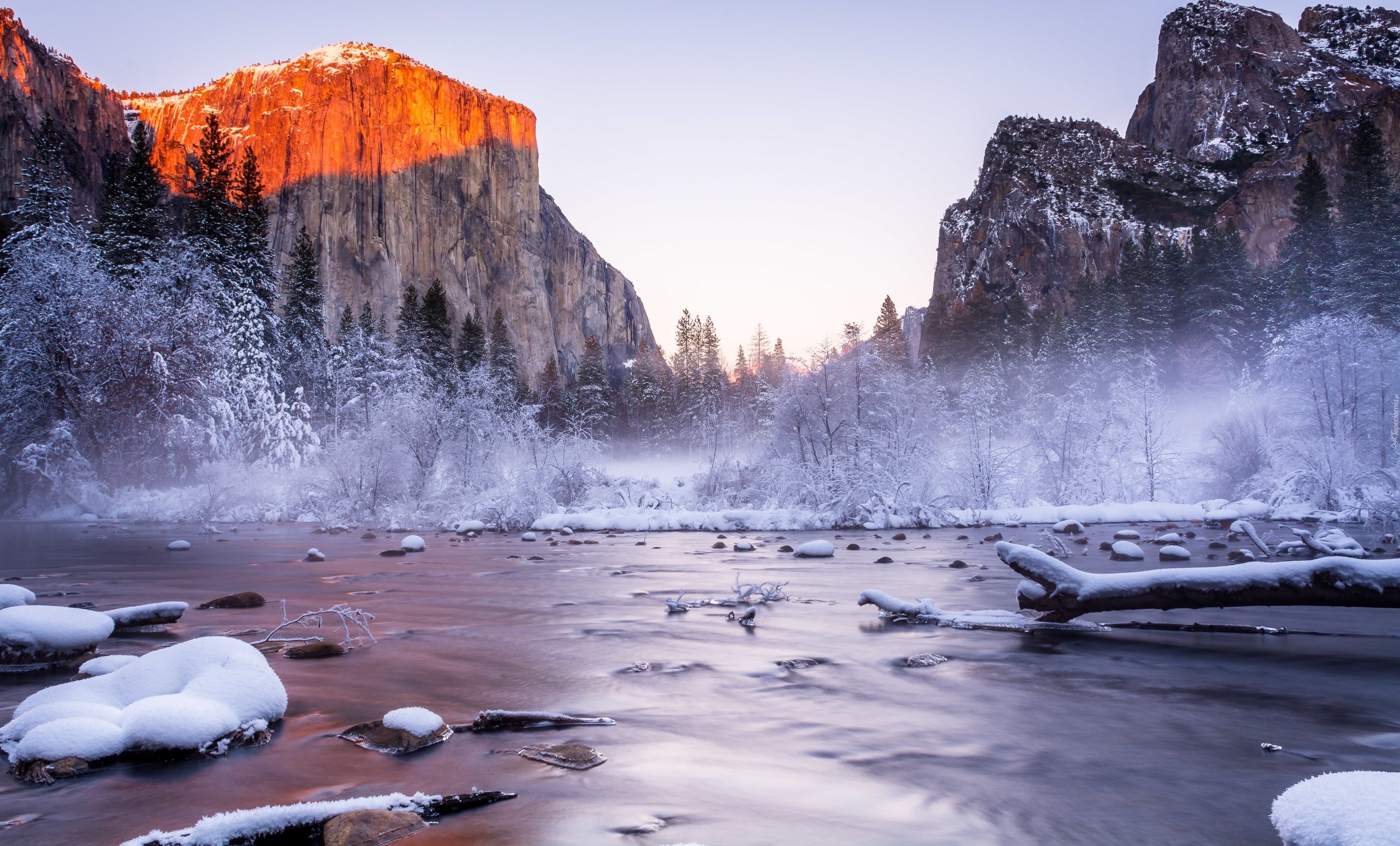 Stany Zjednoczone, Stan Kalifornia, Park Narodowy Yosemite, Zima, Góry, Rzeka, Drzewa