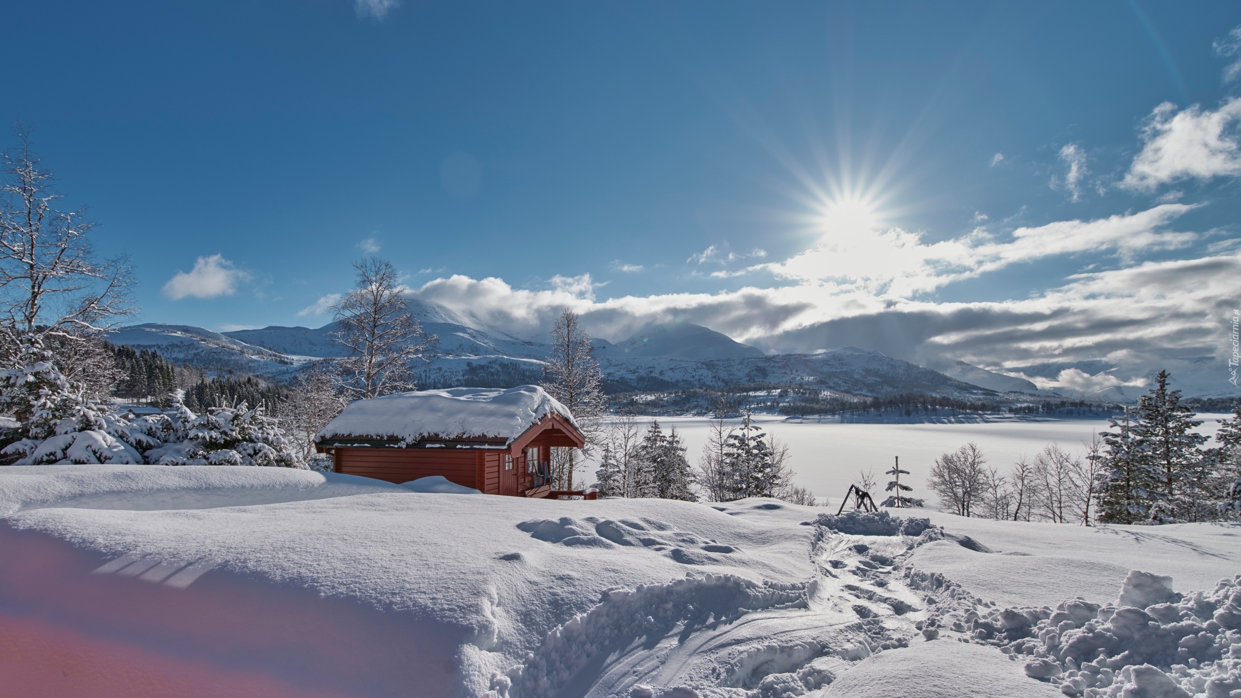 Norwegia, Region More og Romsdal, Sykkylven, Zima, Góry, Dom, Droga, Promienie słońca