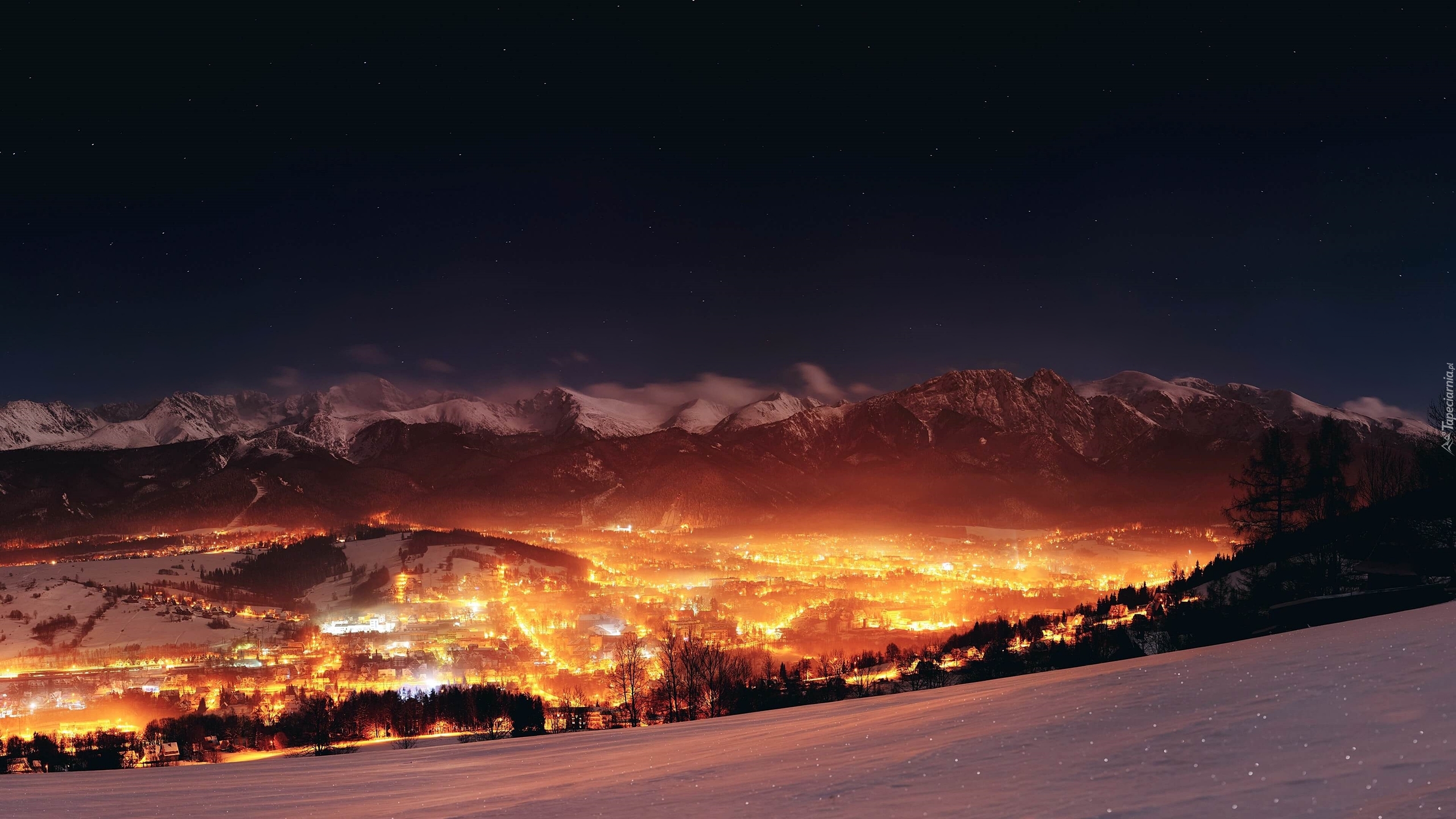 Polska, Zakopane, Góry Tatry, Miasto nocą