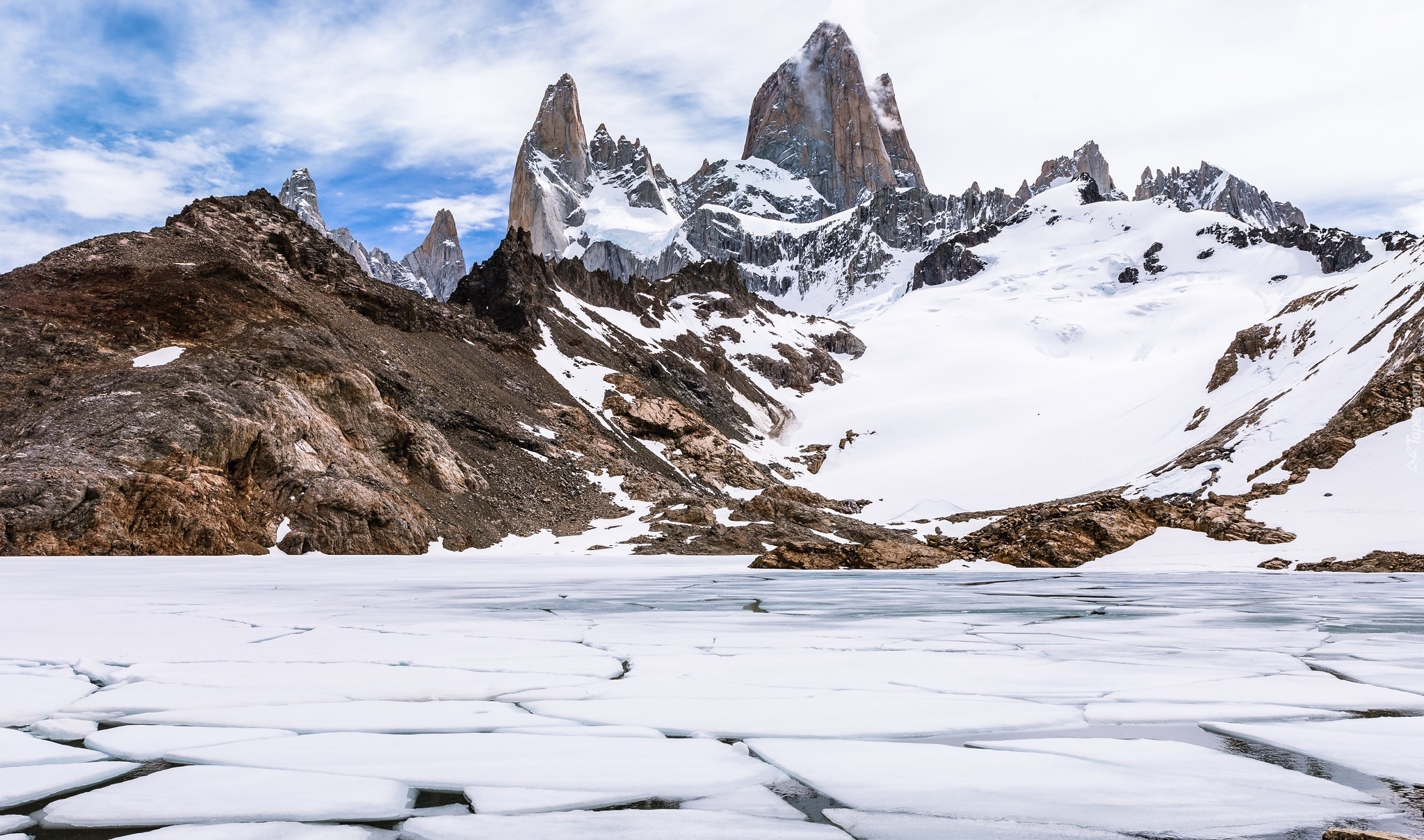 Park Narodowy Los Glaciares, Zima, Góry, Szczyt Fitz Roy, Jezioro, Laguna de los Tres, Patagonia, Argentyna