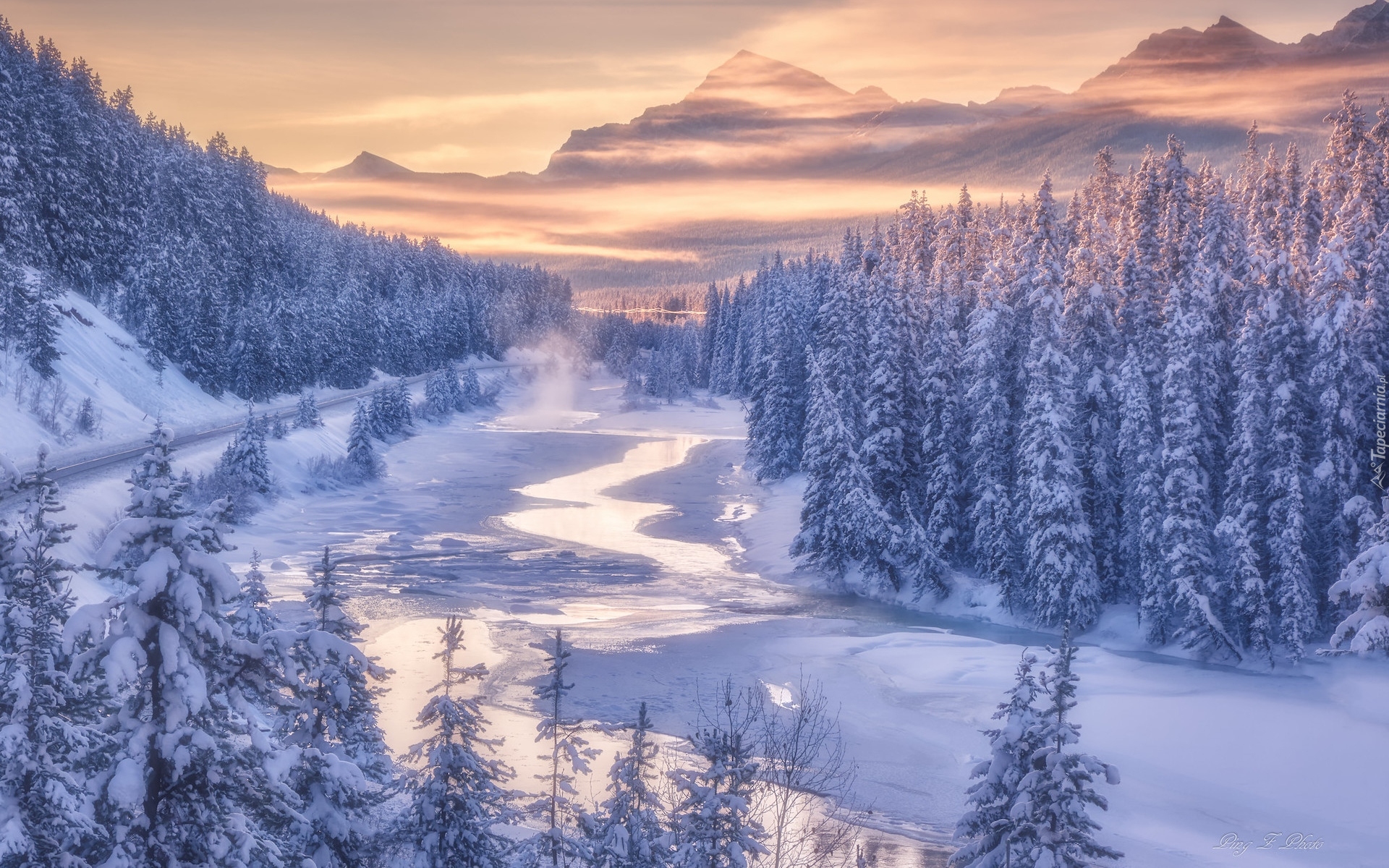 Zima, Rzeka, Śnieg, Świerki, Ośnieżone, Góry, Canadian Rockies, Park Narodowy Banff, Alberta, Kanada