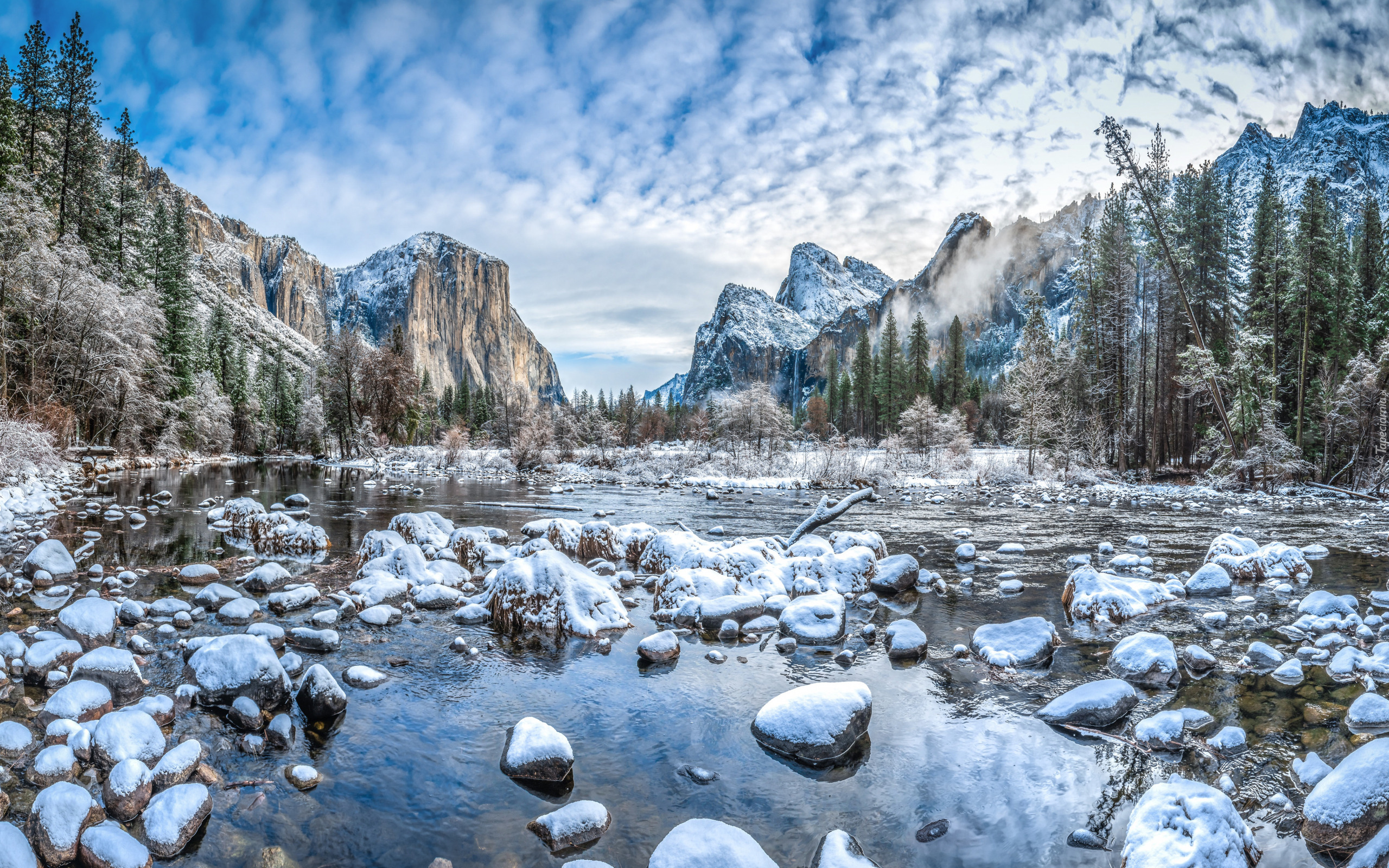 Park Narodowy Yosemite, Góry, Rzeka Merced River, Kamienie, Śnieg, Zima, Stan Kalifornia, Stany Zjednoczone