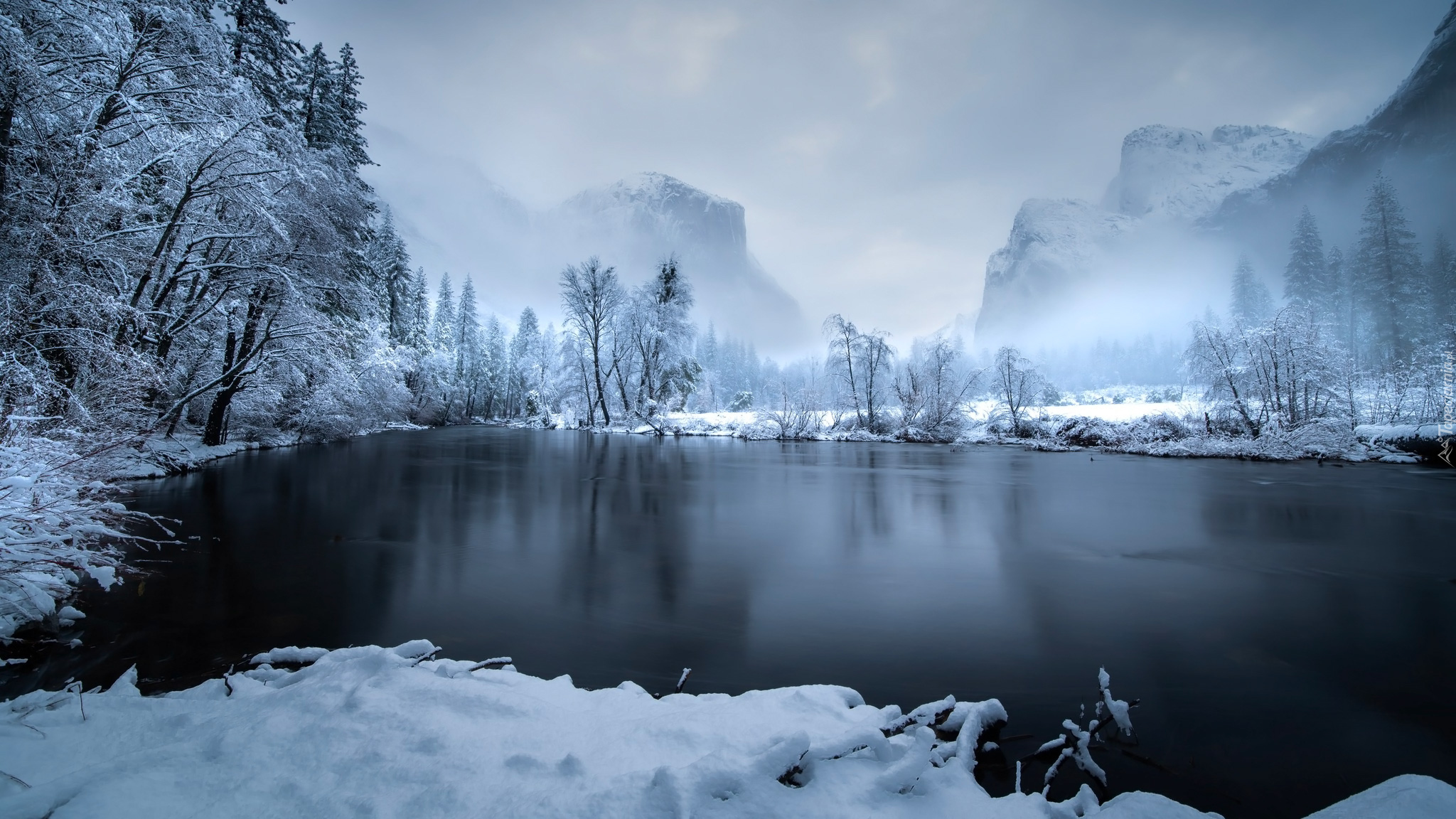 Zima, Góry, Rzeka, Merced River, Drzewa, Mgła, Park Narodowy Yosemite, Kalifornia, Stany Zjednoczone