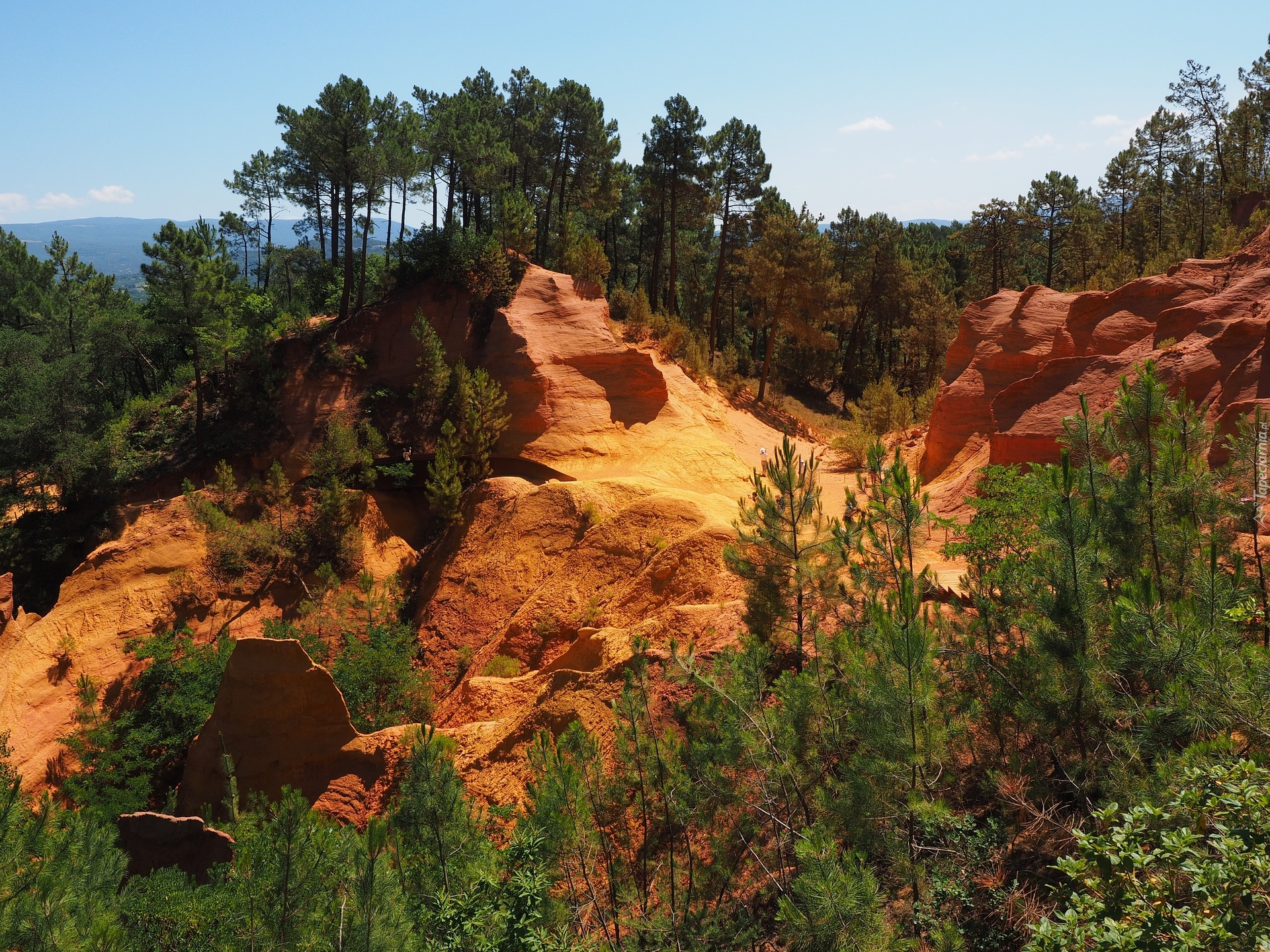 Skały, Ochra, Drzewa, Punkt widokowy, The Provencal Colorado, Roussillon, Prowansja, Francja