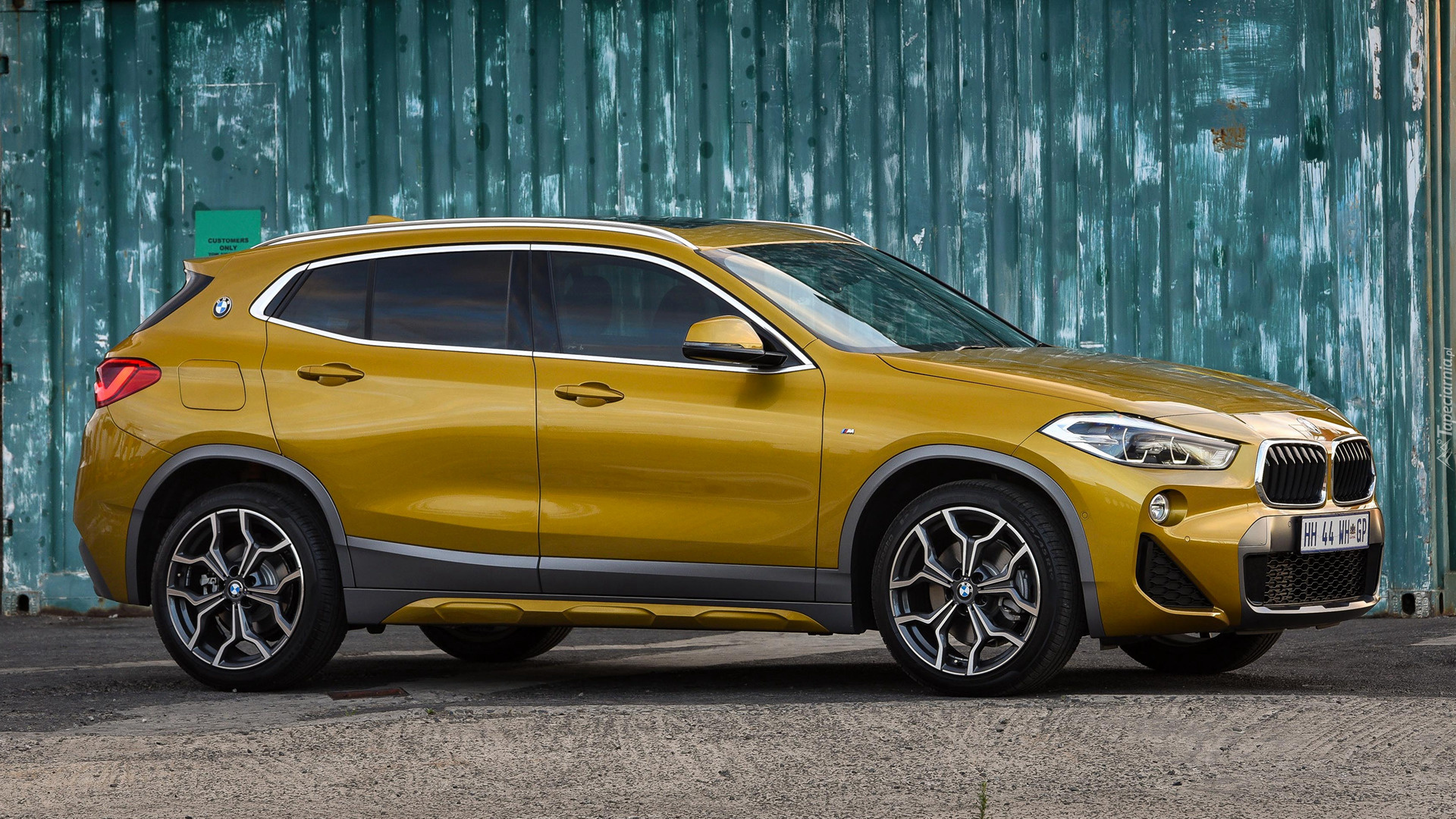 Żółte, BMW X2, Bok