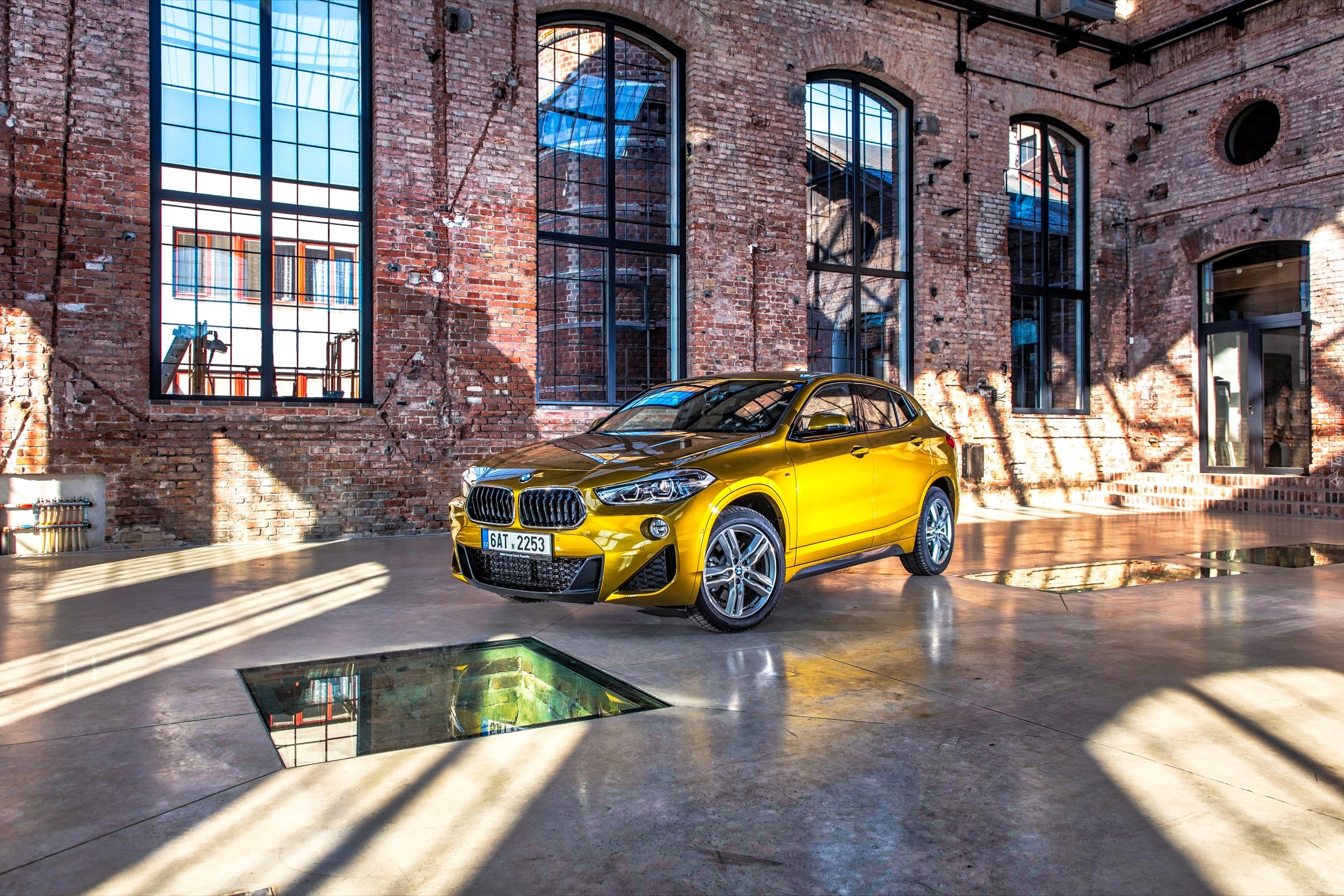 Żółte, BMW X2