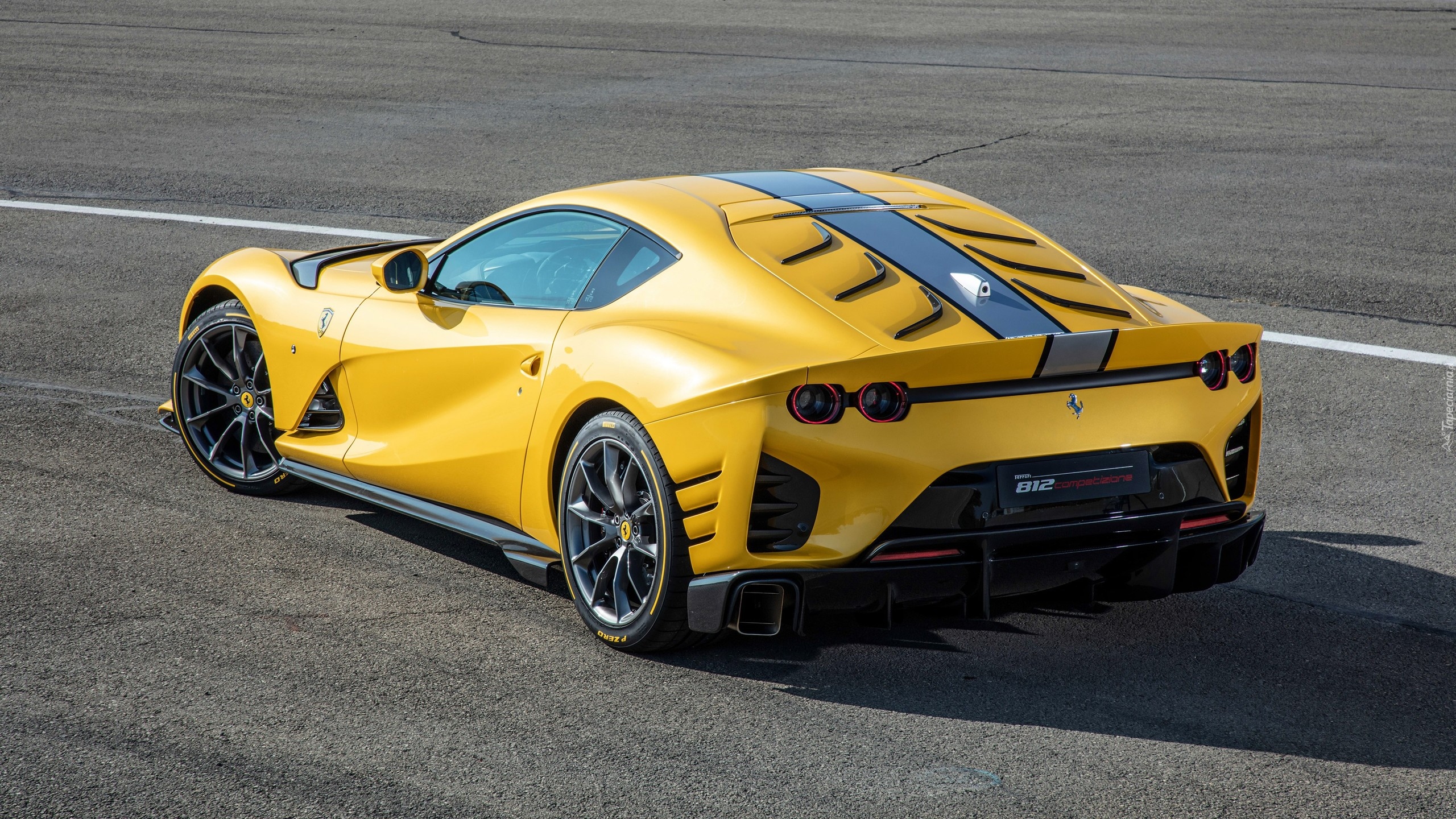 Żółte, Ferrari 812 Competizione