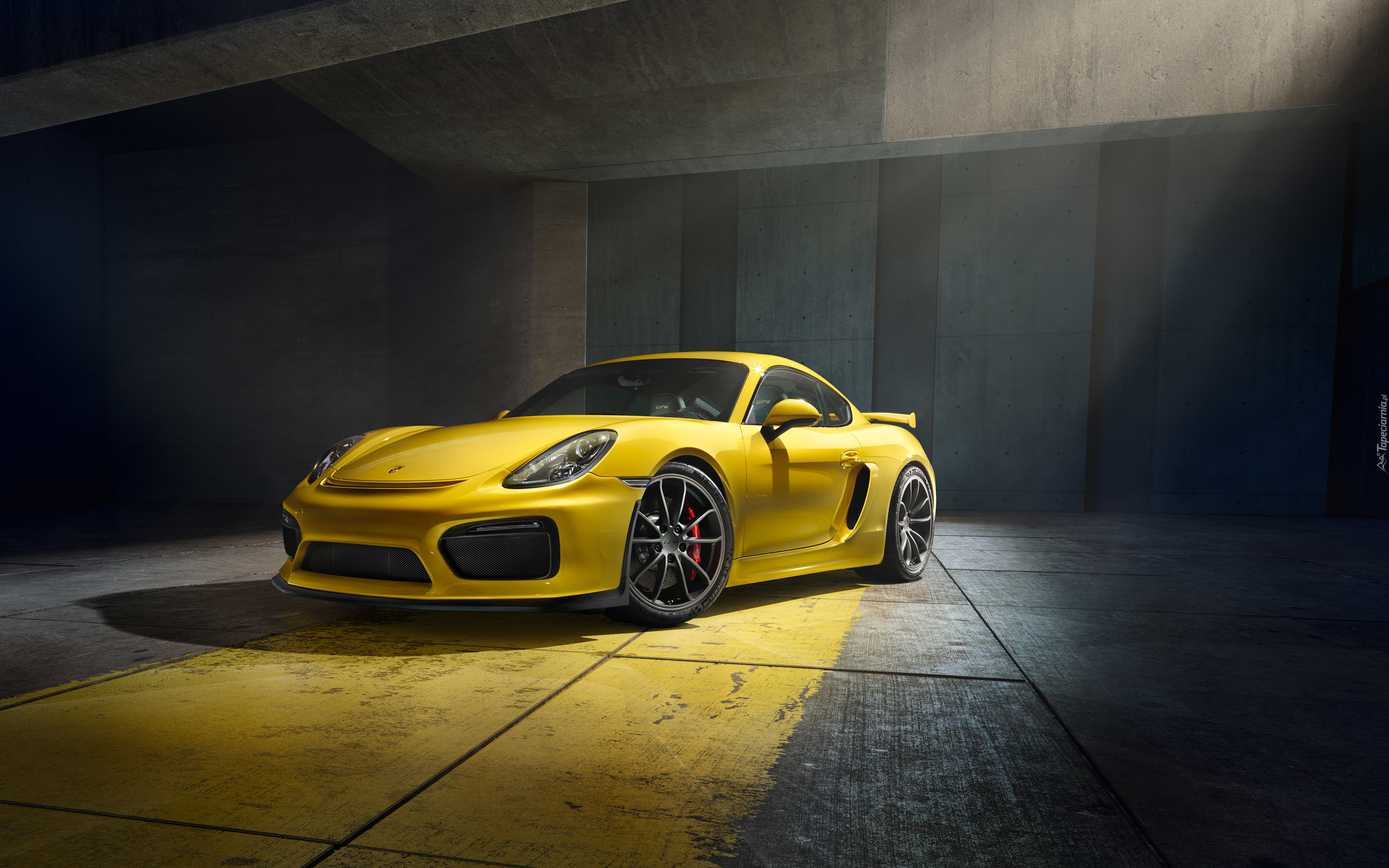 Porsche Cayman GT4, Garaż