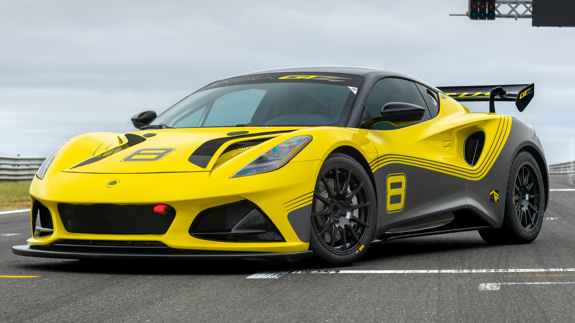 Lotus Emira GT4, Żółty