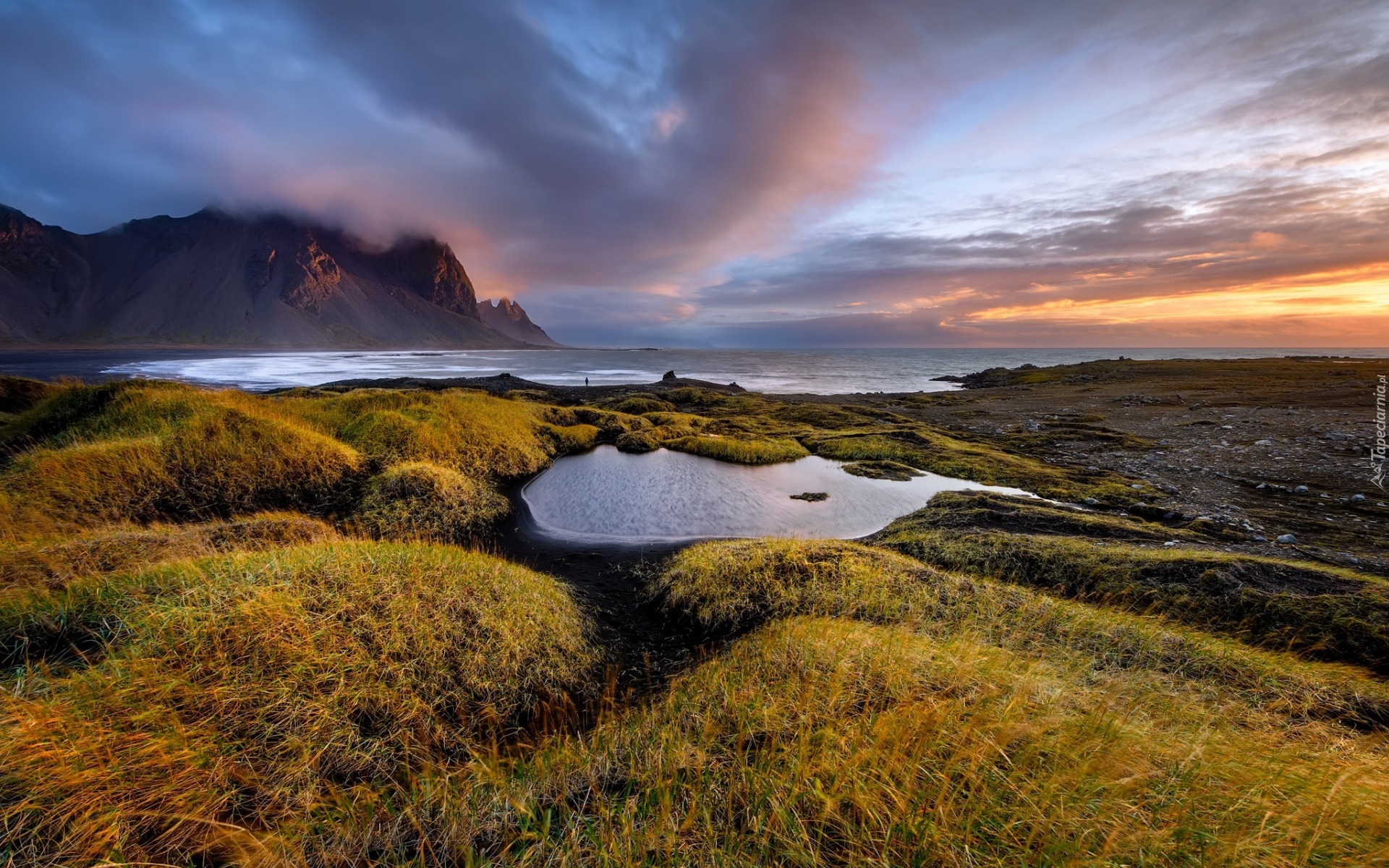 Islandia, Hrabstwo Austur-Skaftafellssysla, Wybrzeże, Przylądek Stokksnes, Góry Vestrahorn, Żwirowa, Plaża