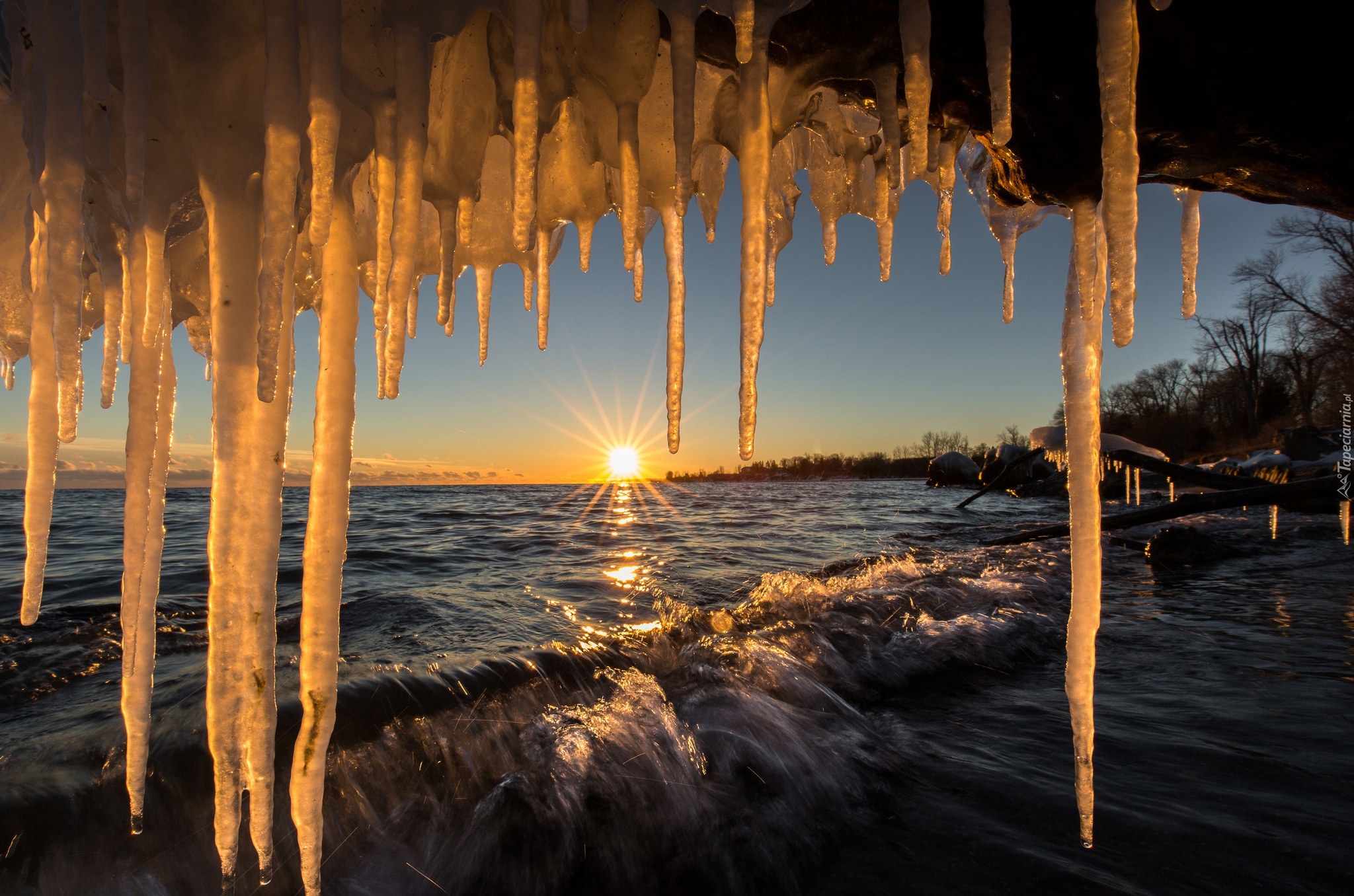 Wschód słońca, Sople, Jezioro Ontario, Kanada