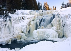 Wodospad, Śnieg, Choinki