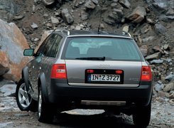 Audi Allroad, Tył