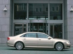 Audi A8, Prawy Profil