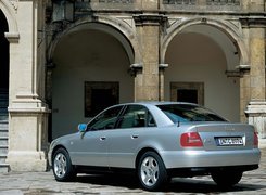 Audi A4, B5