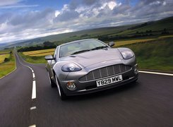 Ulica, Aston Martin, V12