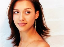 Jessica Alba, Kolczyki