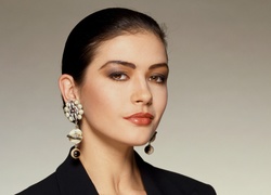 Catherine Zeta Jones, Makijaż, Kolczyki