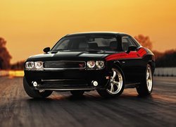 Czarny, Dodge Challenger RT