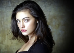 Phoebe Tonkin, Spojrzenie