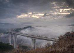 Betonowy, Most, Mgła