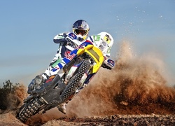 Motocross, Zawodnik, Ziemia