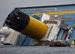 Tonący, Wycieczkowiec, Costa Concordia, Szalupa