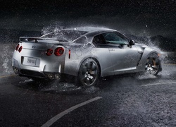 Nissan Skyline GT-R, Droga, Woda